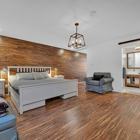 Amazing Fully Renovated Apartment On Queen St. Τορόντο Εξωτερικό φωτογραφία
