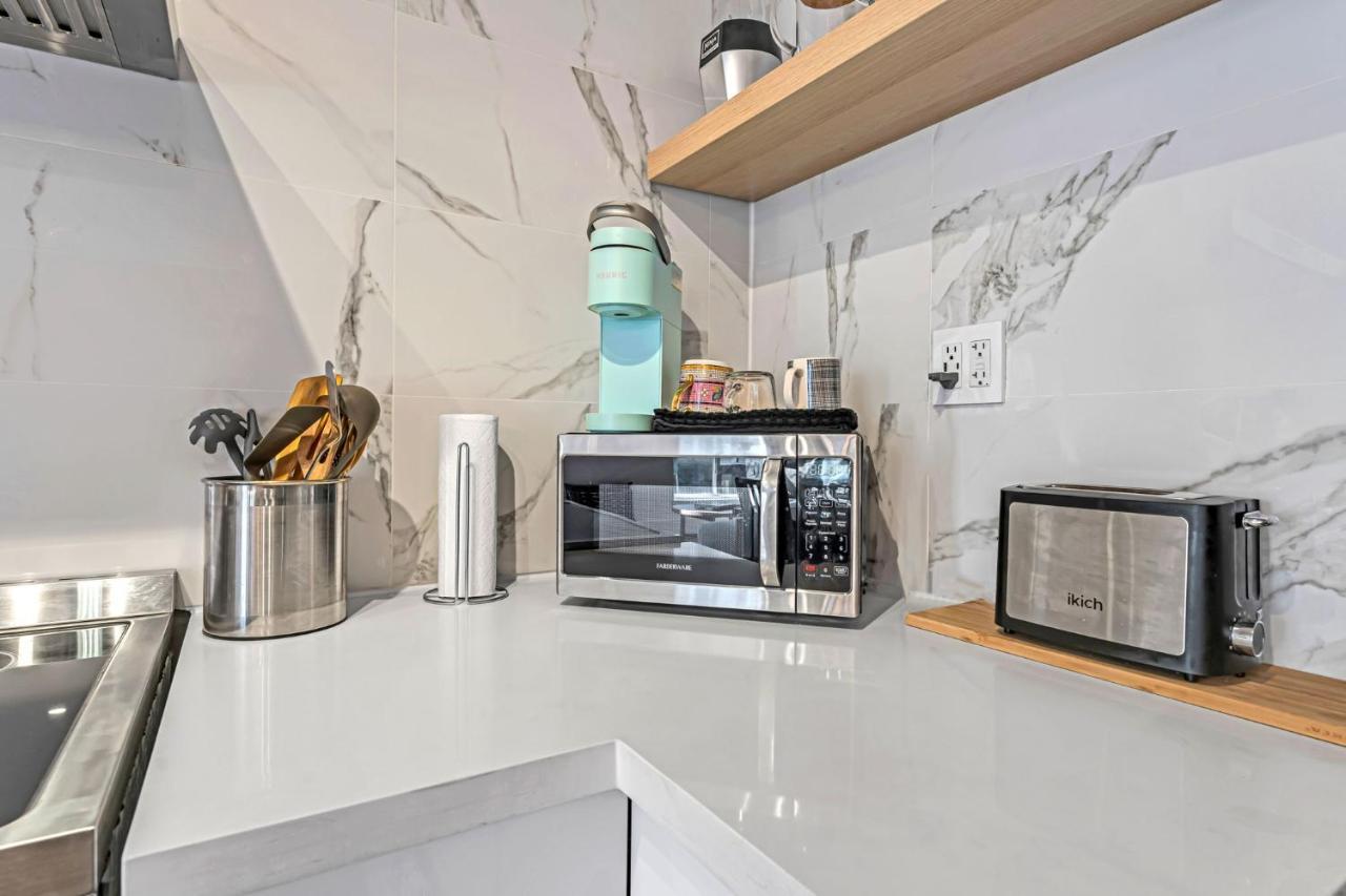 Amazing Fully Renovated Apartment On Queen St. Τορόντο Εξωτερικό φωτογραφία