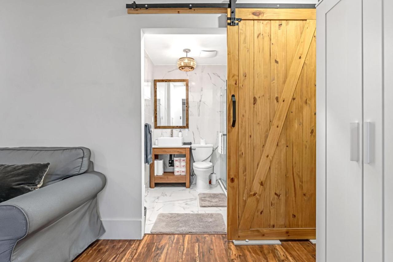 Amazing Fully Renovated Apartment On Queen St. Τορόντο Εξωτερικό φωτογραφία
