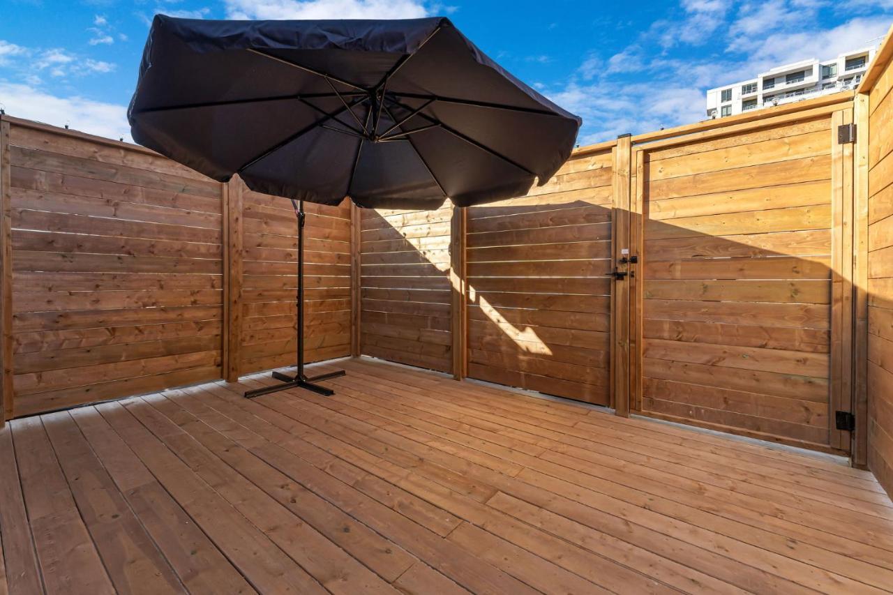 Amazing Fully Renovated Apartment On Queen St. Τορόντο Εξωτερικό φωτογραφία